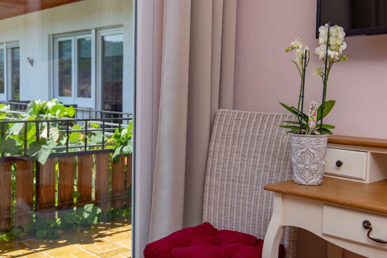 Weingut Gerd Muellers Hotell Kröv Exteriör bild