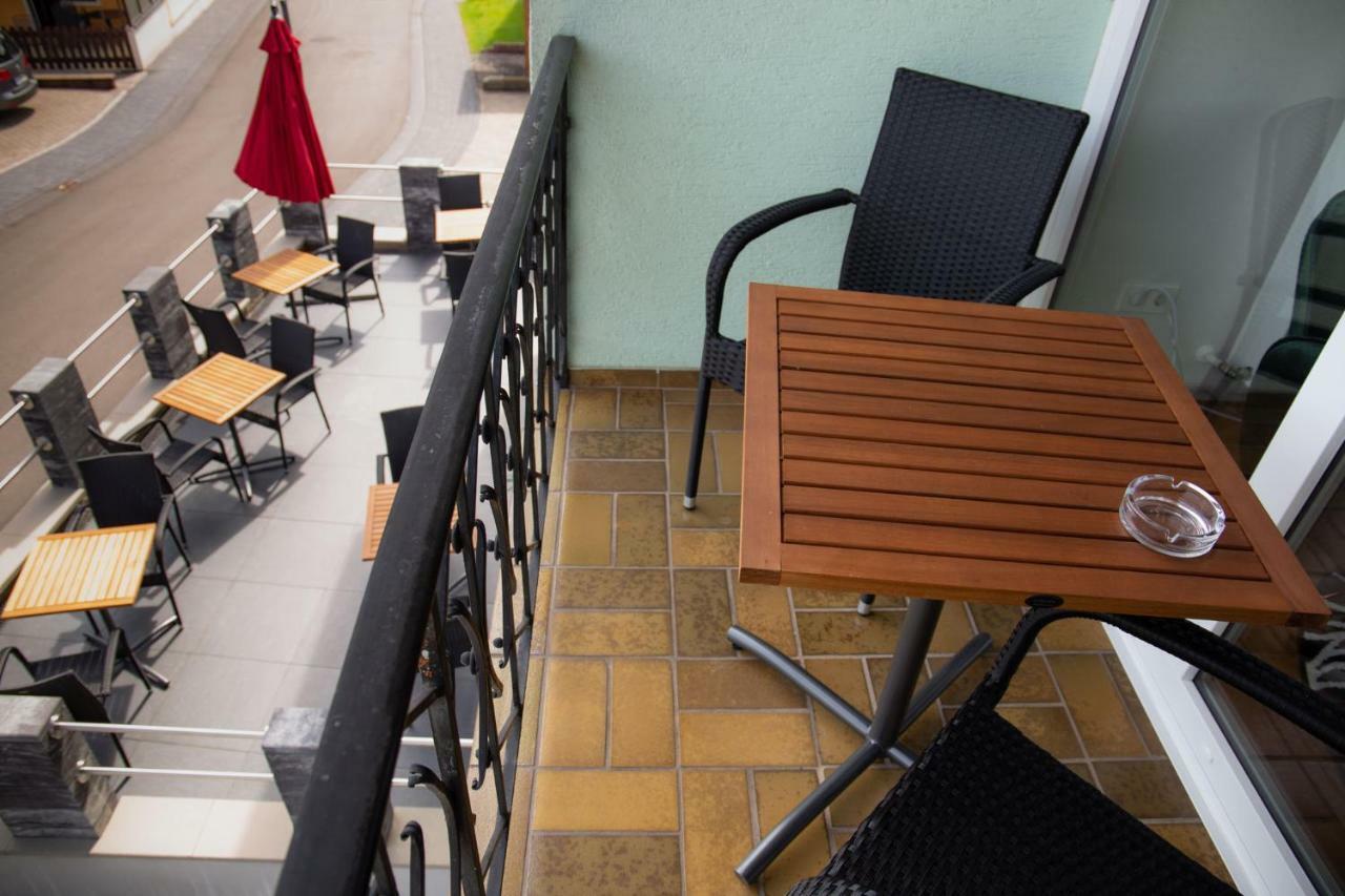 Weingut Gerd Muellers Hotell Kröv Exteriör bild